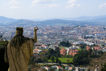 Câmara vai avançar com parques de estacionamento e promete travar pressão imobiliária no Bom Jesus