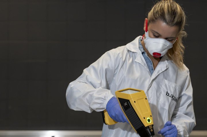 Fábrica do grupo dst recicla sete mil toneladas de baterias por ano